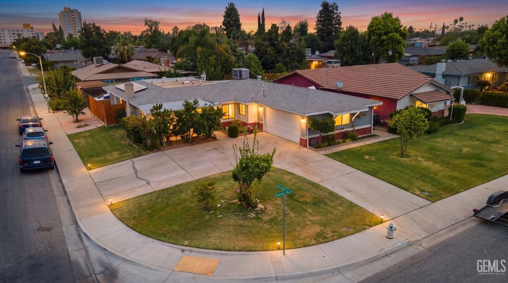 2607 Emerald Street, Bakersfield, CA 93304