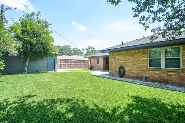 1815 Sea Queen Court, Houston, TX 77008