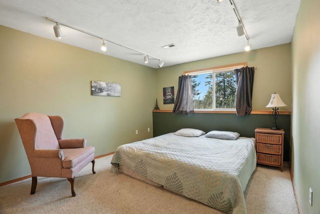 1607 E Wildflower Ln, Spokane, WA 99224