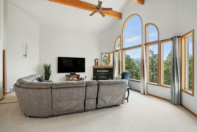 1607 E Wildflower Ln, Spokane, WA 99224