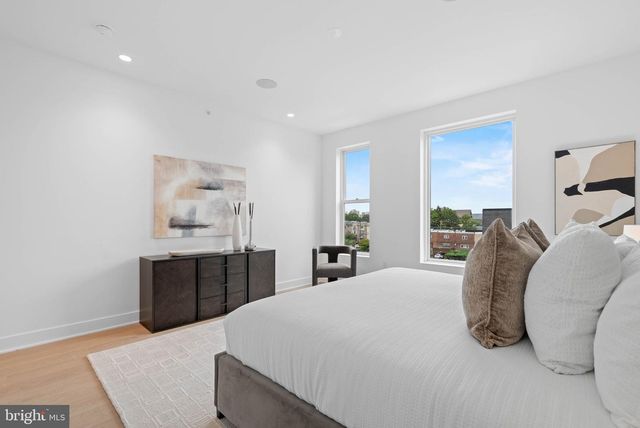 654 FAIRMOUNT AVE, Philadelphia, PA 19123