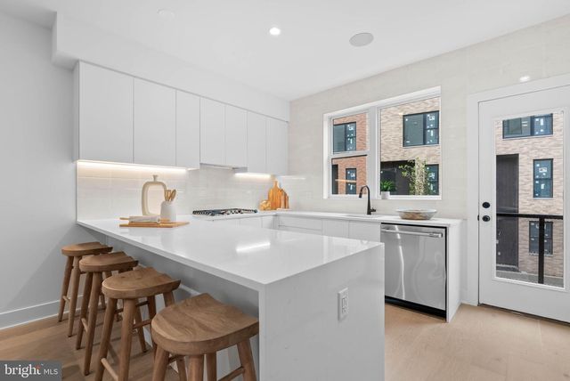 654 FAIRMOUNT AVE, Philadelphia, PA 19123