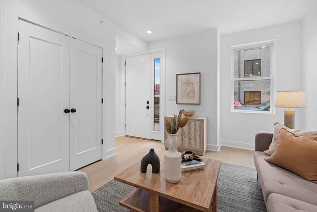 654 FAIRMOUNT AVE, Philadelphia, PA 19123