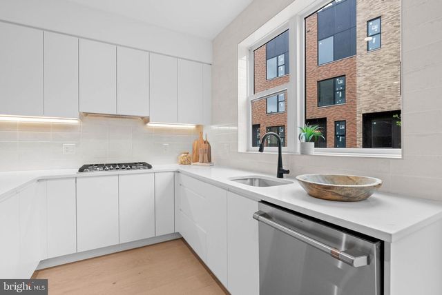 654 FAIRMOUNT AVE, Philadelphia, PA 19123