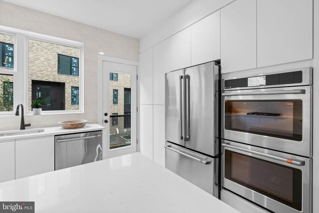 654 FAIRMOUNT AVE, Philadelphia, PA 19123