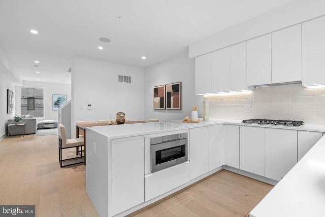 654 FAIRMOUNT AVE, Philadelphia, PA 19123