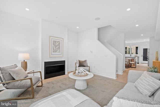 654 FAIRMOUNT AVE, Philadelphia, PA 19123