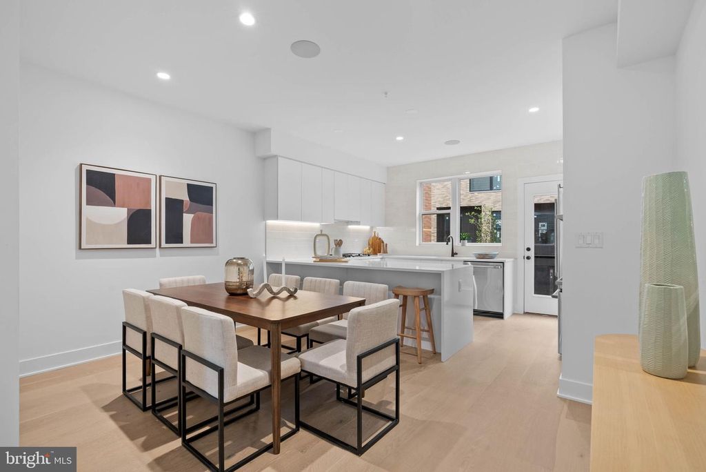 654 FAIRMOUNT AVE, Philadelphia, PA 19123