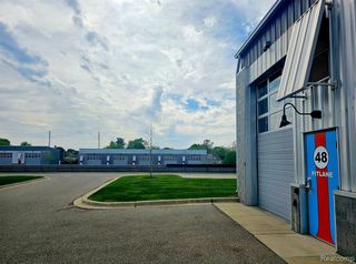 48 Pit Lane, Pontiac, MI 48341