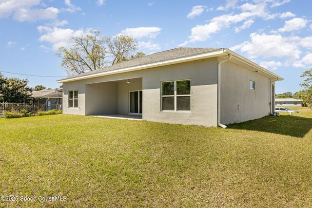 431 Bridgeport Avenue NW, Palm Bay, FL 32907
