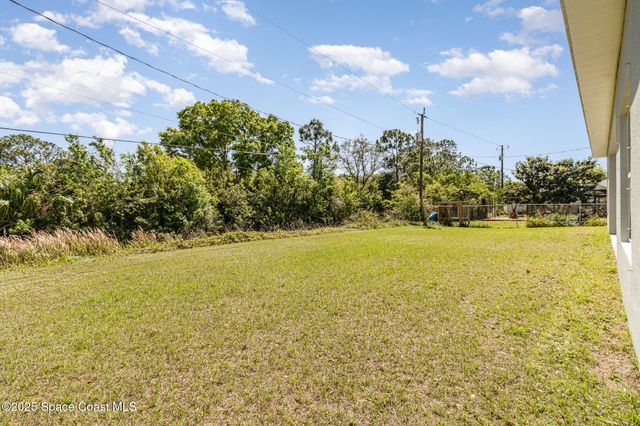 431 Bridgeport Avenue NW, Palm Bay, FL 32907