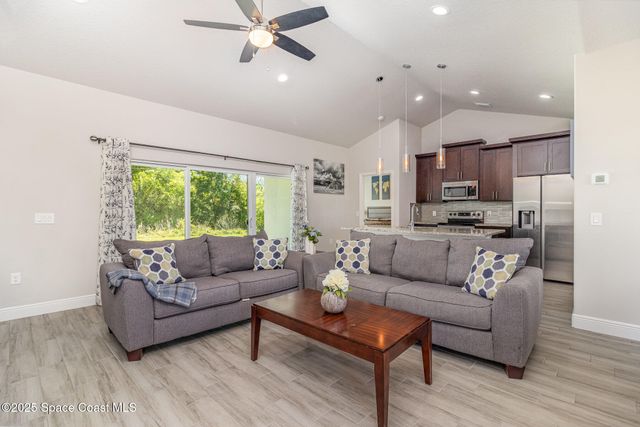 431 Bridgeport Avenue NW, Palm Bay, FL 32907