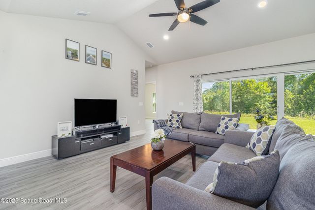 431 Bridgeport Avenue NW, Palm Bay, FL 32907