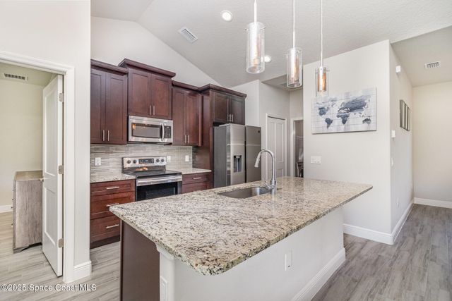 431 Bridgeport Avenue NW, Palm Bay, FL 32907