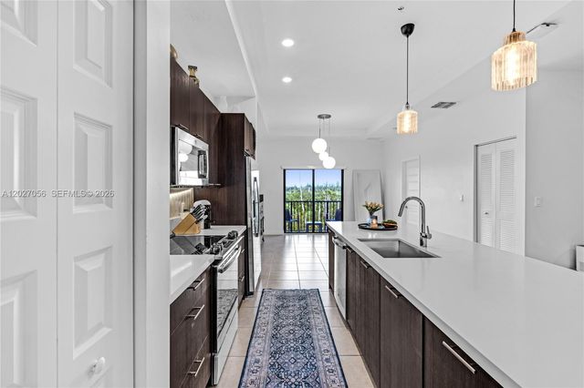 8175 NW 104th Ave 32, Doral, FL 33178