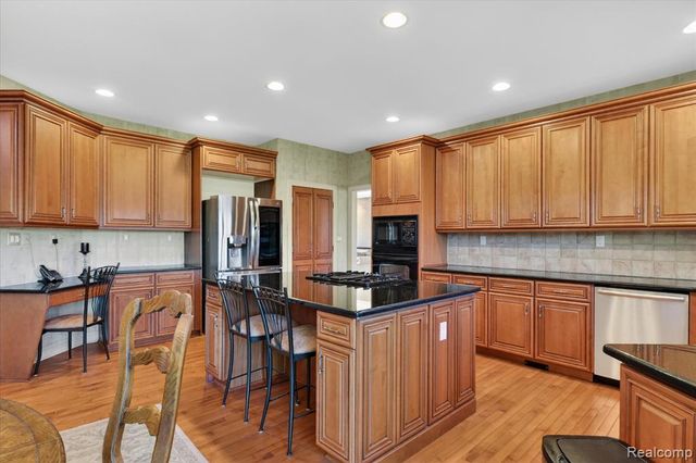 1595 Boulder Lake Drive, Milford, MI 48380