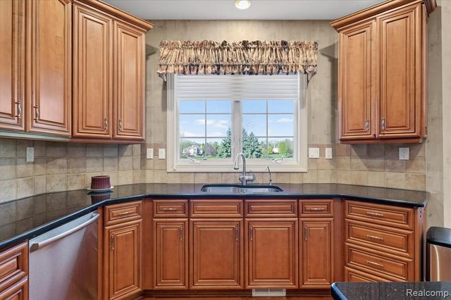 1595 Boulder Lake Drive, Milford, MI 48380