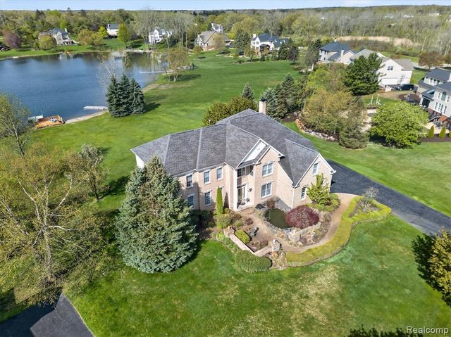1595 Boulder Lake Drive, Milford, MI 48380