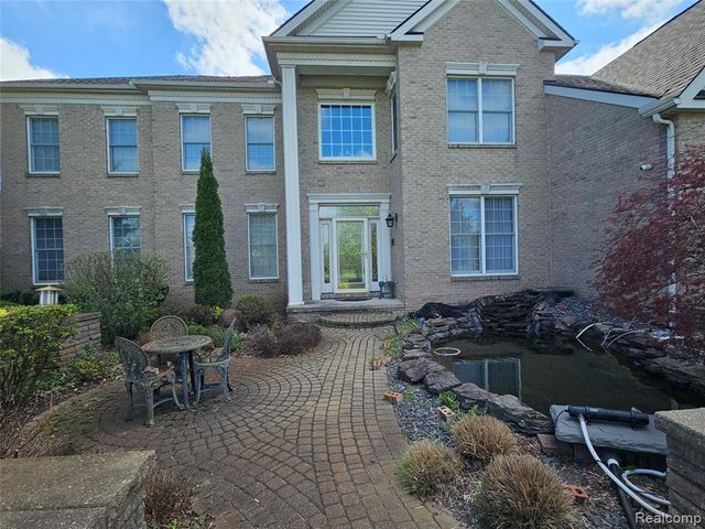 1595 Boulder Lake Drive, Milford, MI 48380