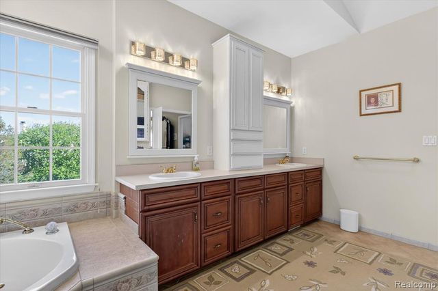 1595 Boulder Lake Drive, Milford, MI 48380