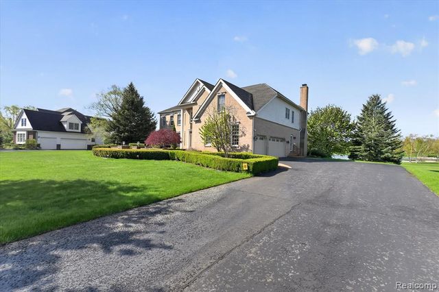 1595 Boulder Lake Drive, Milford, MI 48380
