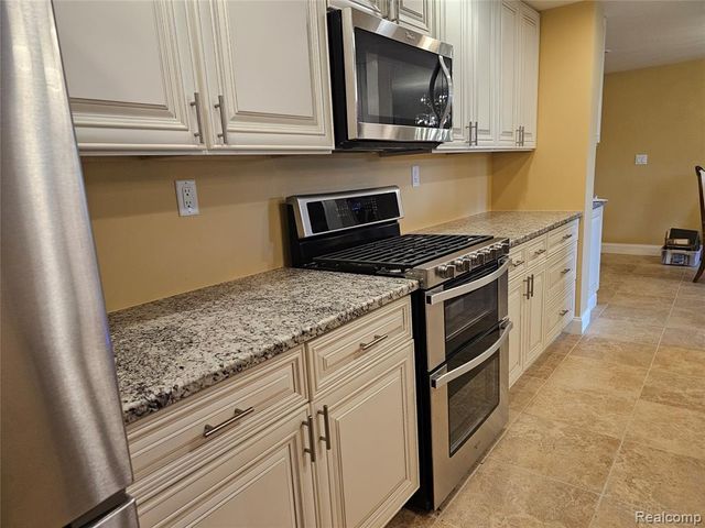 1595 Boulder Lake Drive, Milford, MI 48380