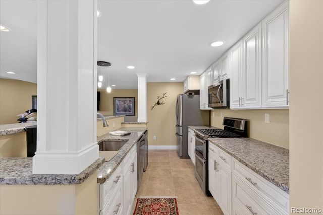 1595 Boulder Lake Drive, Milford, MI 48380