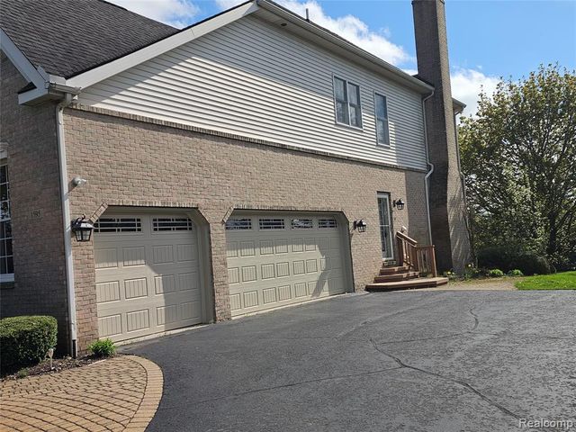 1595 Boulder Lake Drive, Milford, MI 48380