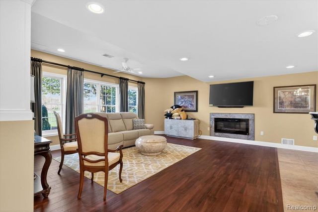 1595 Boulder Lake Drive, Milford, MI 48380