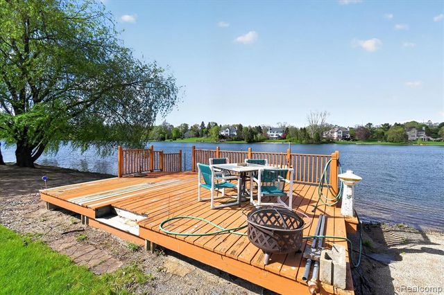 1595 Boulder Lake Drive, Milford, MI 48380