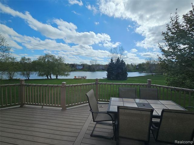 1595 Boulder Lake Drive, Milford, MI 48380