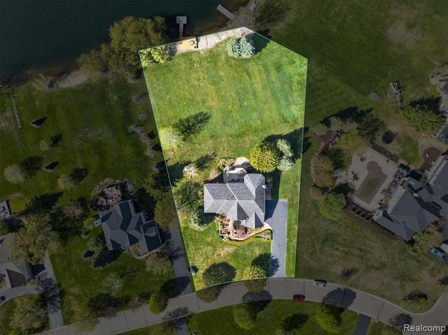 1595 Boulder Lake Drive, Milford, MI 48380