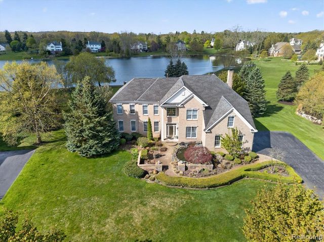 1595 Boulder Lake Drive, Milford, MI 48380
