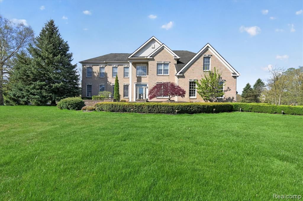 1595 Boulder Lake Drive, Milford, MI 48380