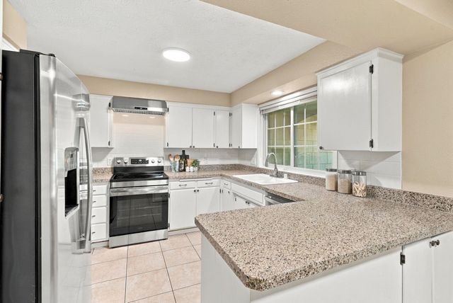4926 W Fernwood Ct, Spokane, WA 99208