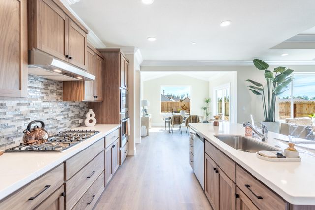 2635 Lawn Lane, Redding, CA 96002