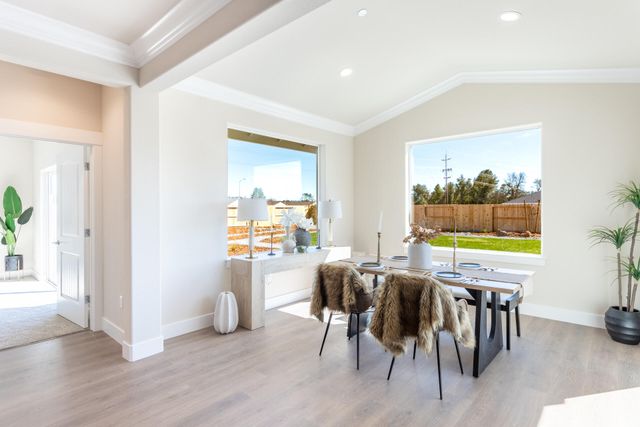 2635 Lawn Lane, Redding, CA 96002