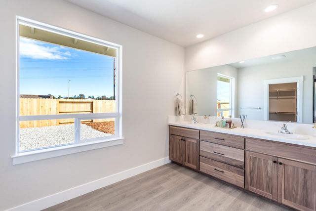 2635 Lawn Lane, Redding, CA 96002