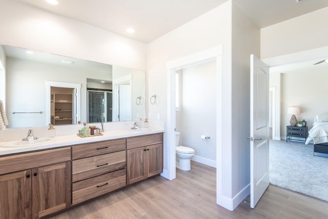 2635 Lawn Lane, Redding, CA 96002