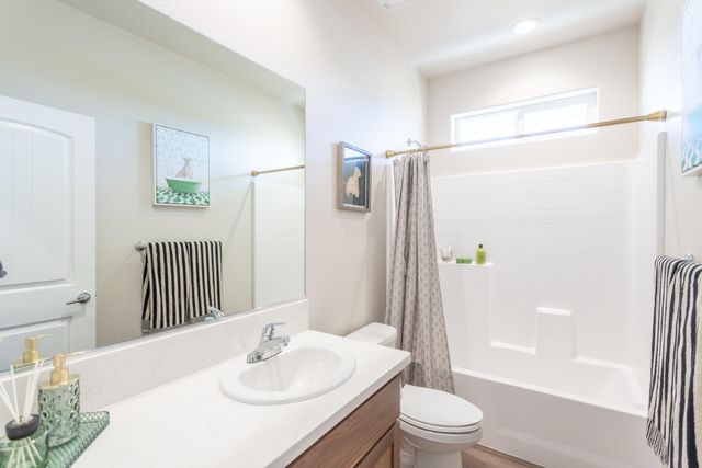 2635 Lawn Lane, Redding, CA 96002