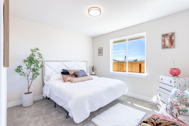 2635 Lawn Lane, Redding, CA 96002