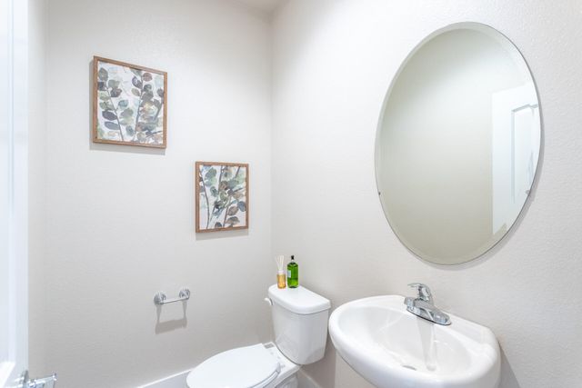 2635 Lawn Lane, Redding, CA 96002