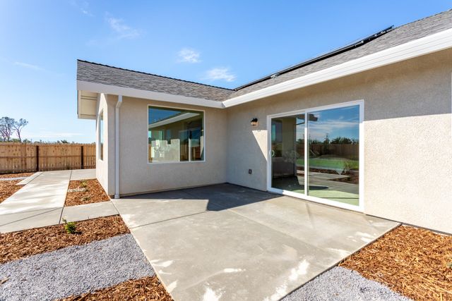 2635 Lawn Lane, Redding, CA 96002