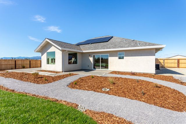 2635 Lawn Lane, Redding, CA 96002