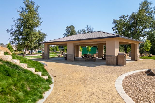 2635 Lawn Lane, Redding, CA 96002