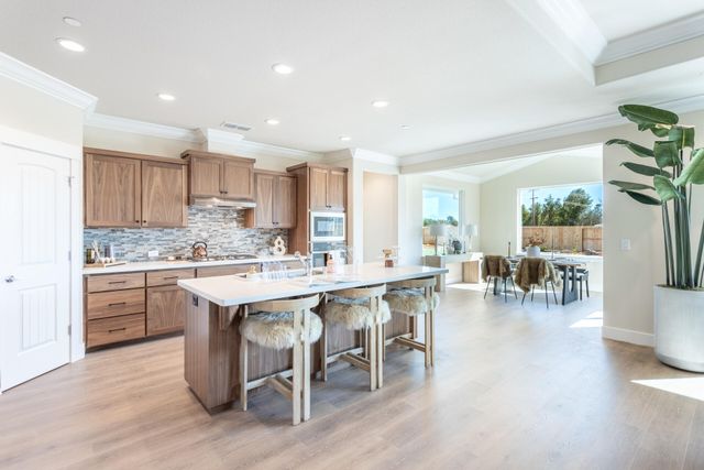 2635 Lawn Lane, Redding, CA 96002