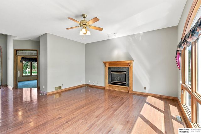 1208 Norton Drive, Papillion, NE 68046