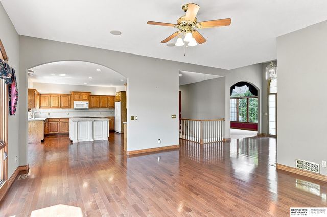 1208 Norton Drive, Papillion, NE 68046