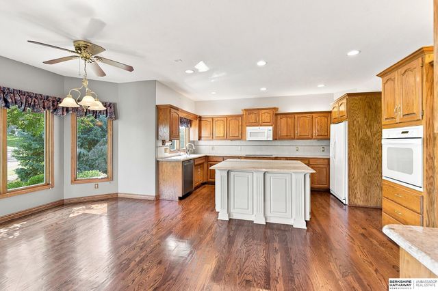 1208 Norton Drive, Papillion, NE 68046