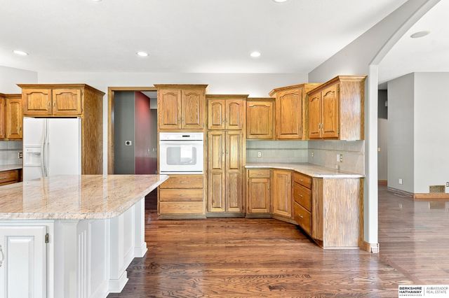 1208 Norton Drive, Papillion, NE 68046